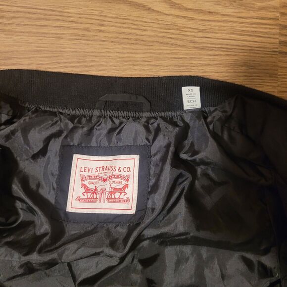 Black Levi's Bomber-Style Windbreaker with Utility Detailing - Picture 2 of 11